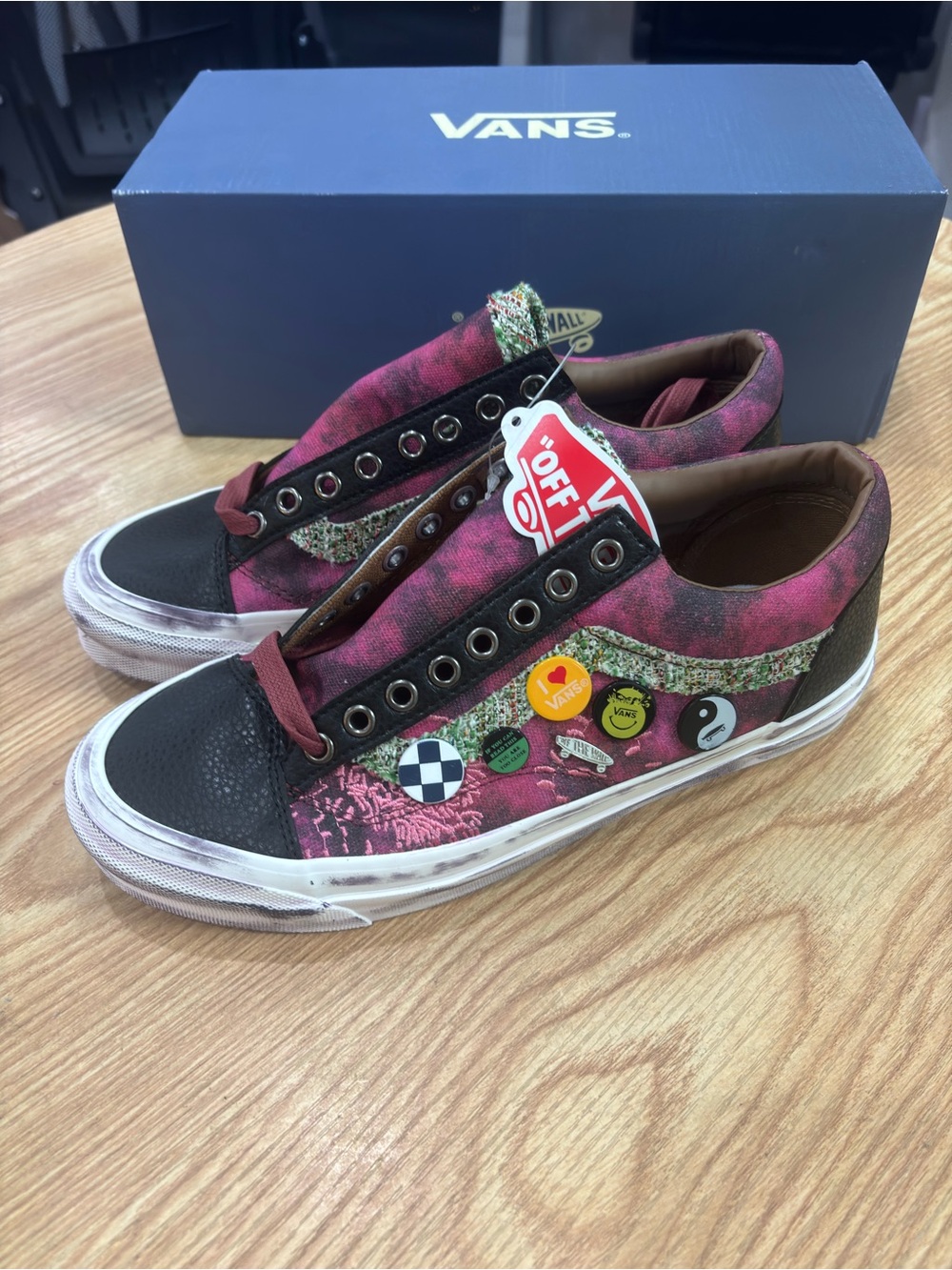 Vans Kids Magenta and Black Low-Top Sneakers with Pin Accents